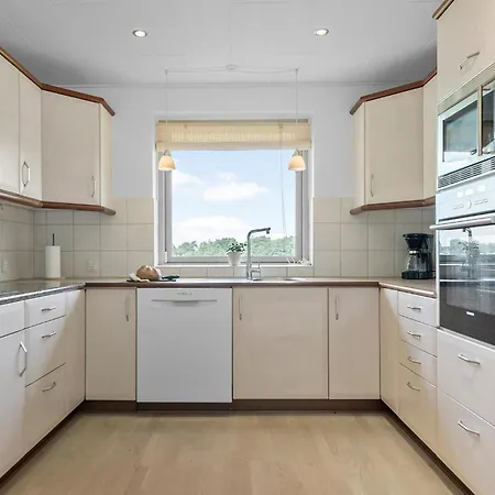 Amazing In With View *